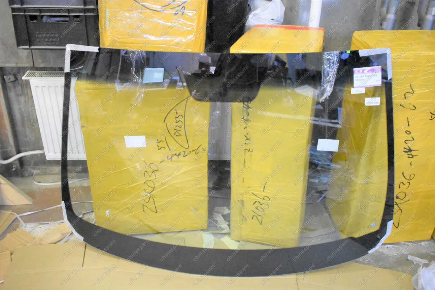 Стекло лобовое (С антенной) JAC S5 Eagle