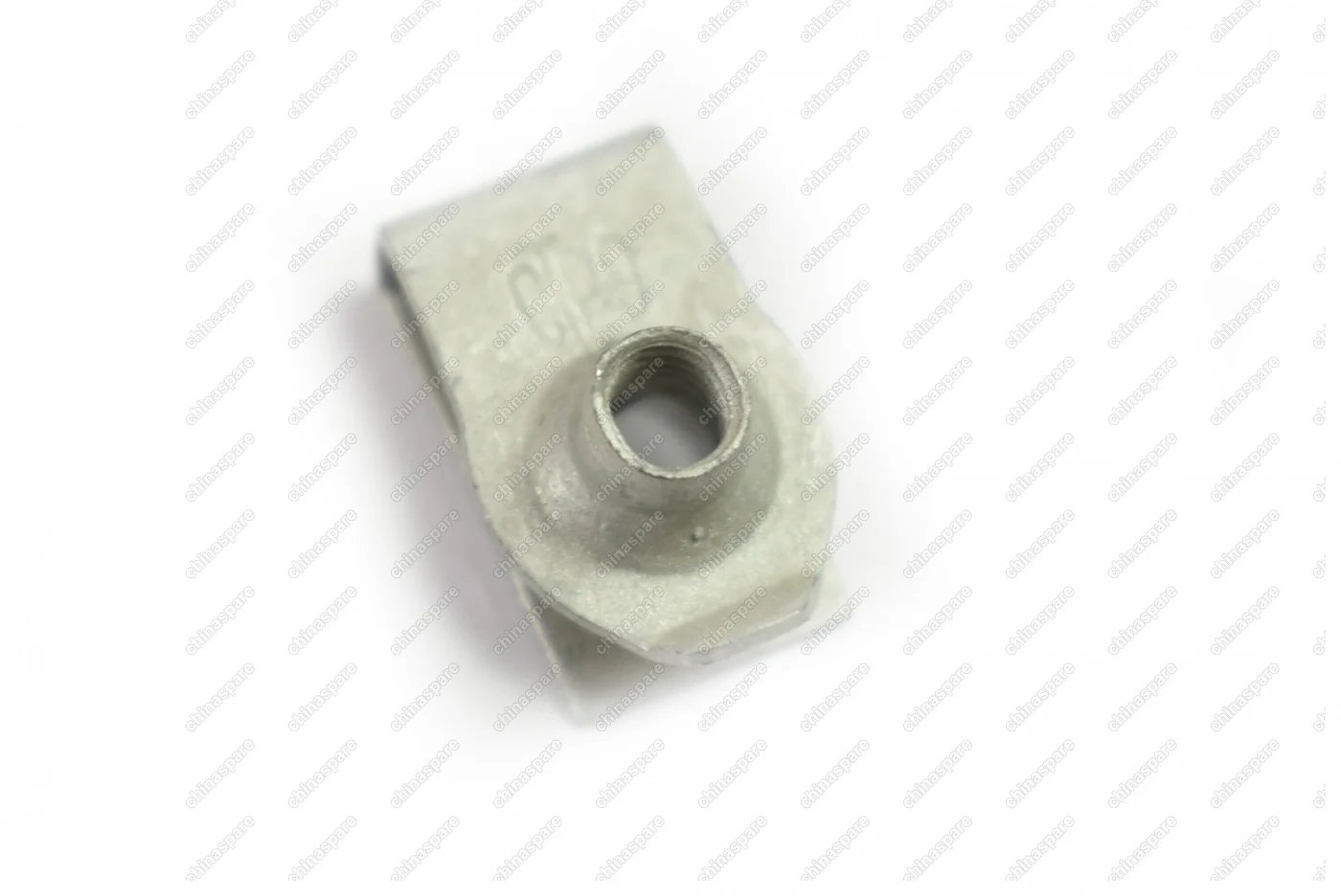 Гайка подпружиненная крепления брызговика Ford Maverick 2000-2006 (TM1) / 2007- (TM7)