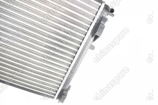 Радиатор охлаждения двигателя с кондиционером без А/С Renault Logan, Sandero 1.4/1.6 08- / Renault Duster 1.6/2.0