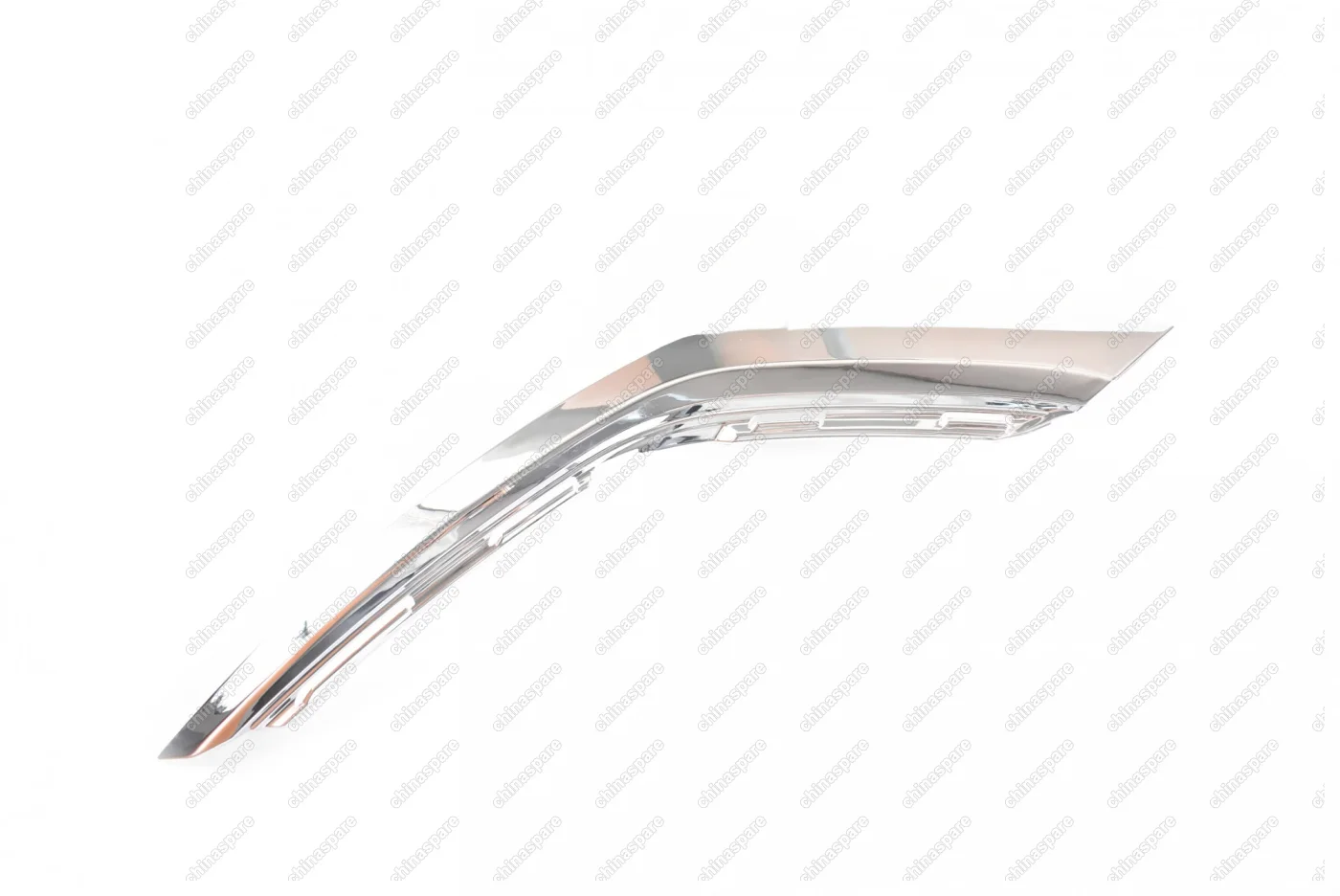 Накладка переднего бампера правая Mitsubishi Outlander 2015-