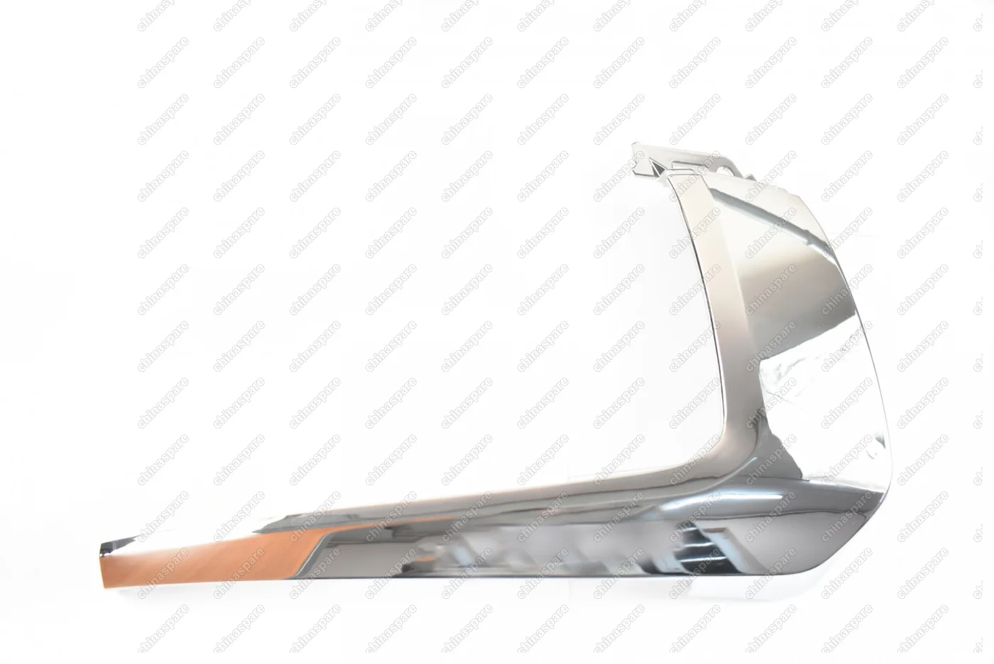 Накладка переднего бампера верхняя левая Mitsubishi Outlander 2015-