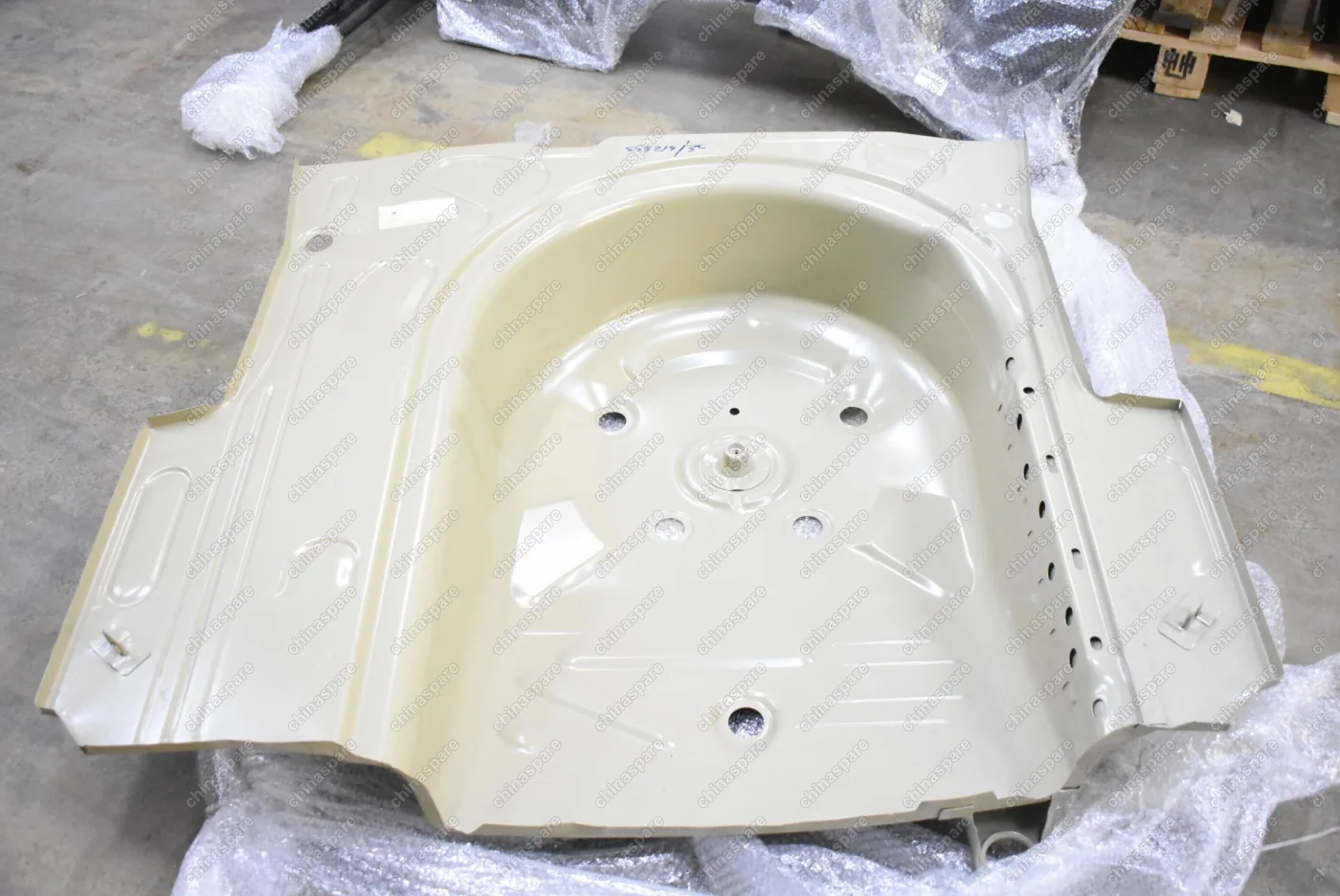 Ниша запасного колеса Skoda Octavia I