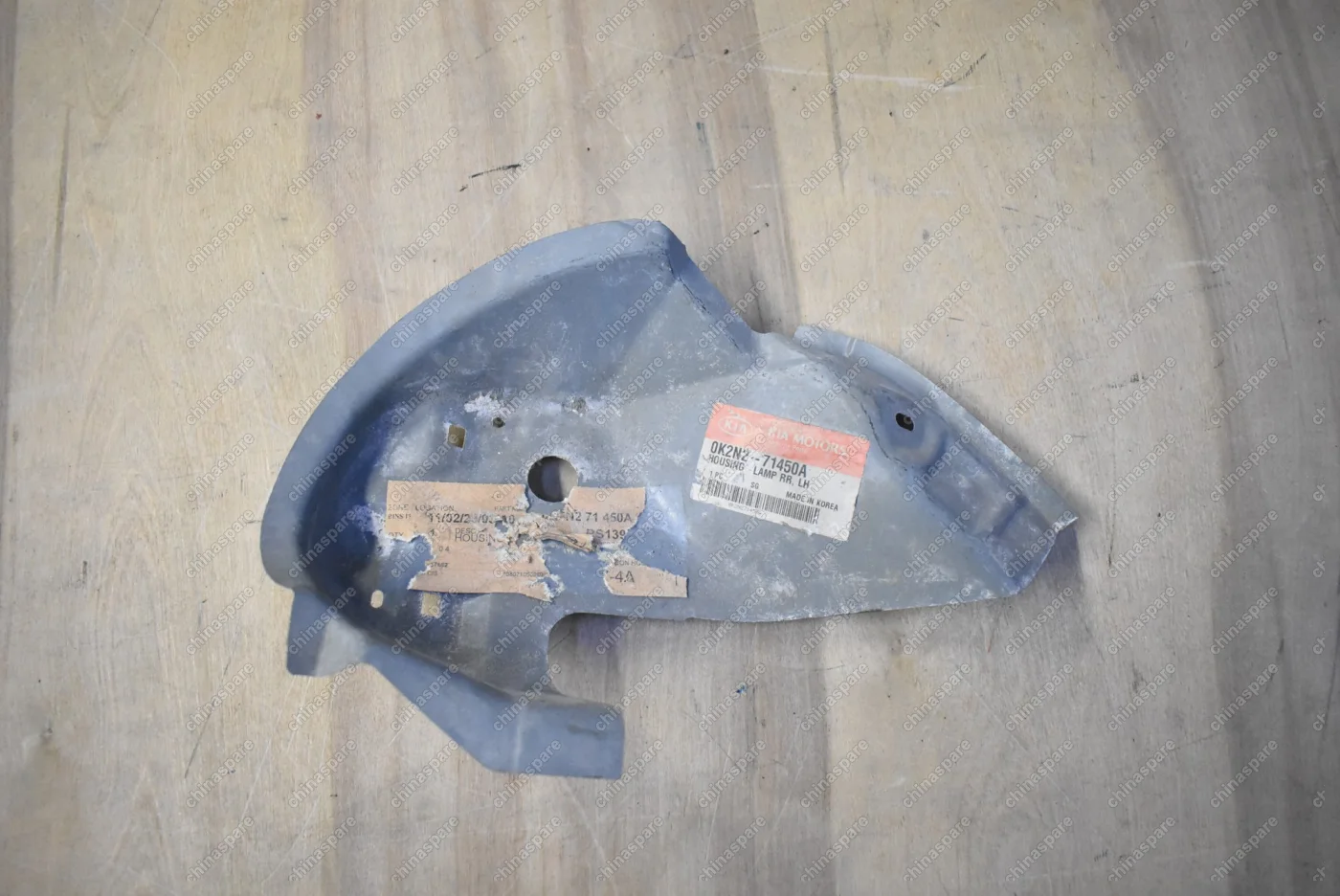 Планка (Панель) заднего фонаря левая Kia Spectra 2001