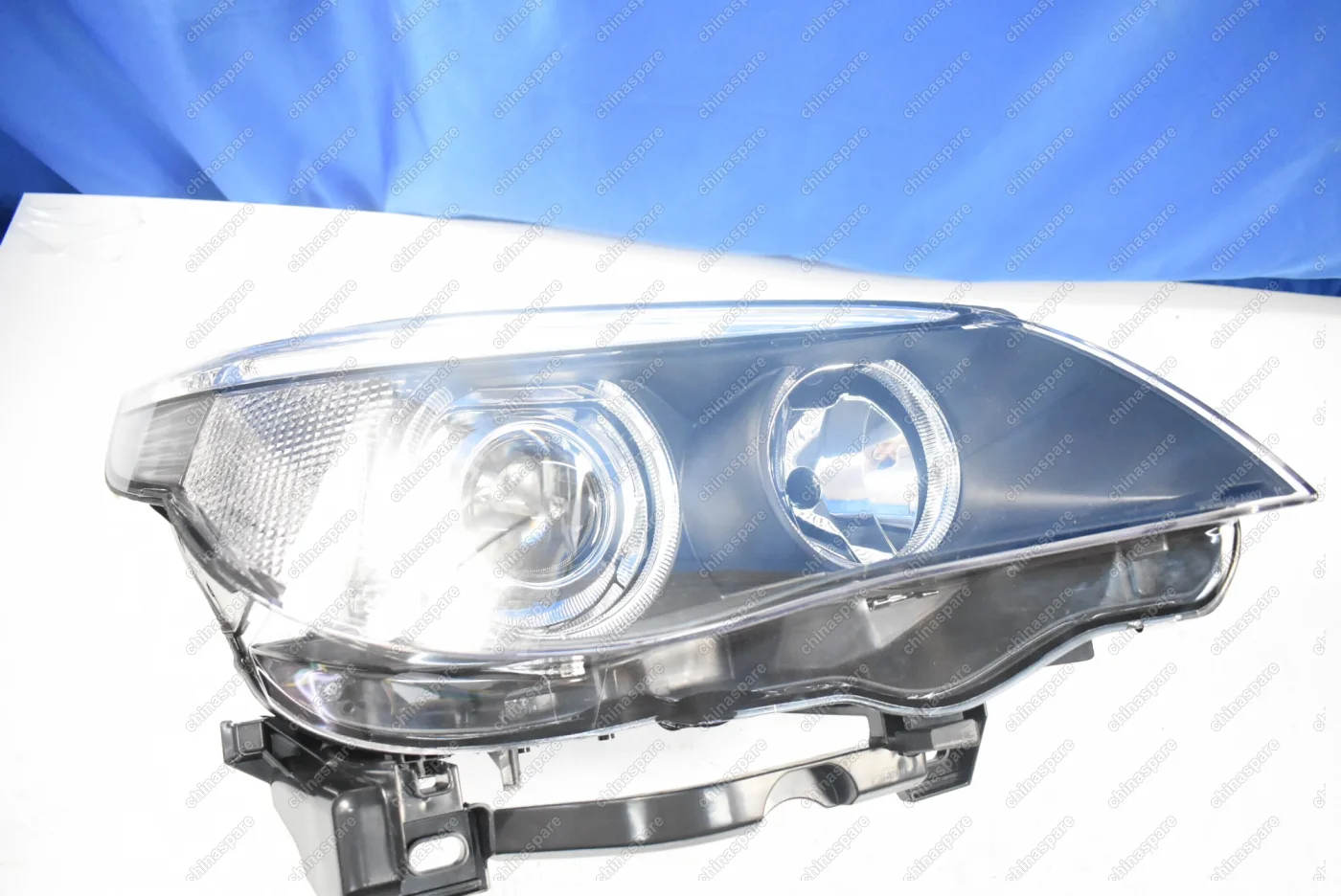 Фара головного света правая BMW 5 E60 (Уценка)