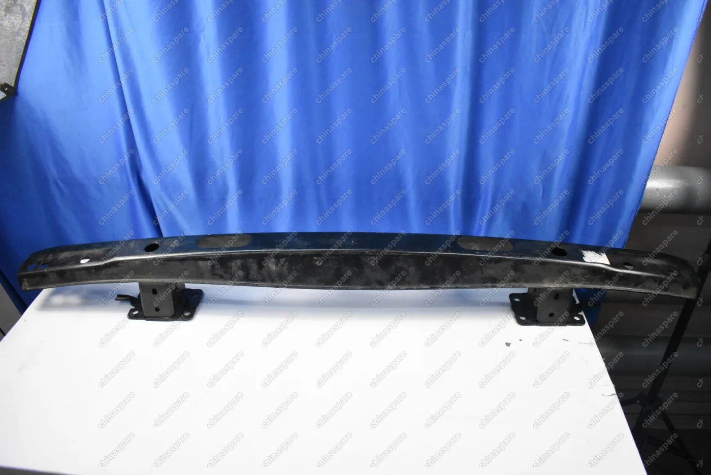 Усилитель бампера задний Volkswagen Transporter T5