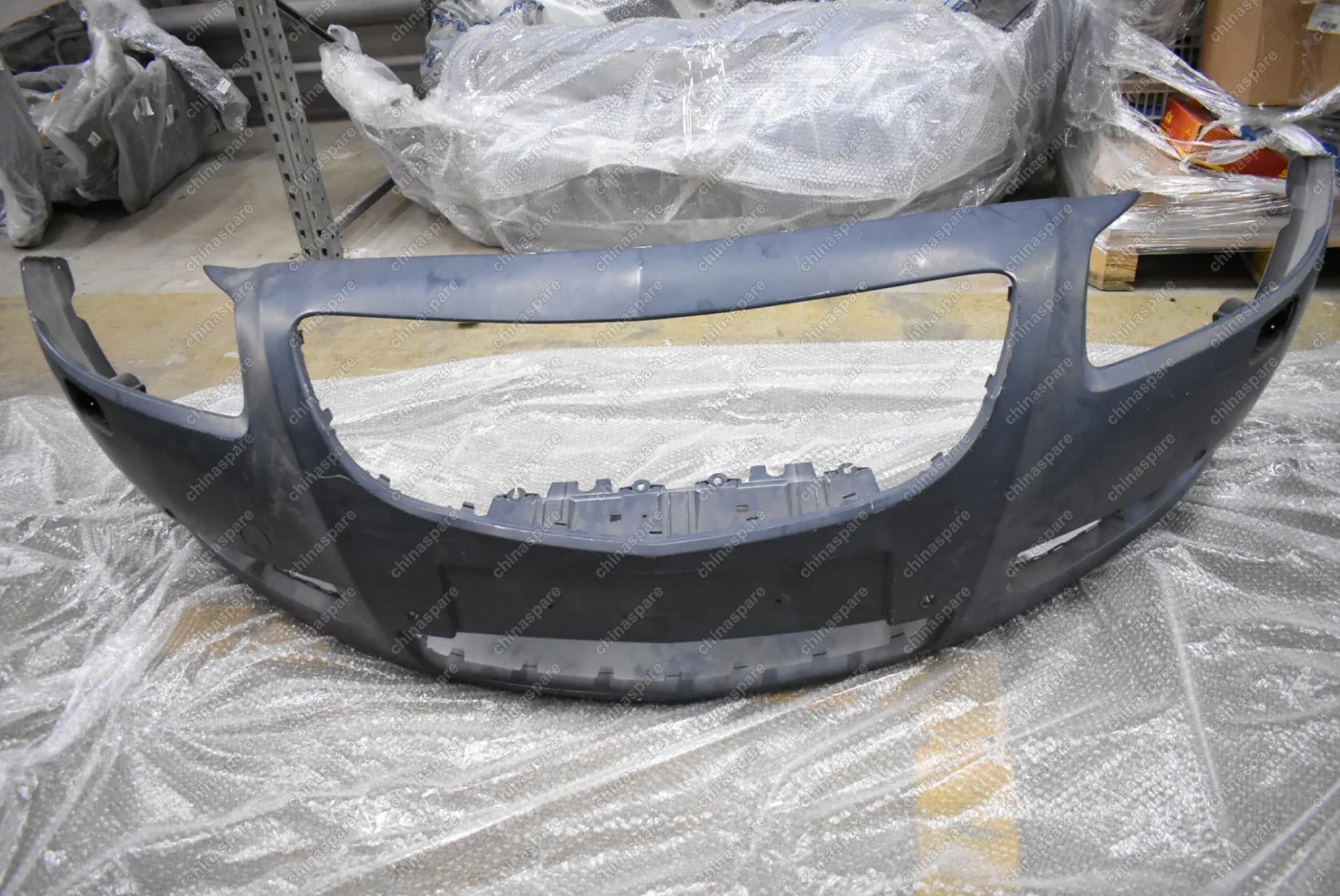 Бампер передний Opel Insignia A 08-13 (с омывателями фар, под парктроник, уценка)