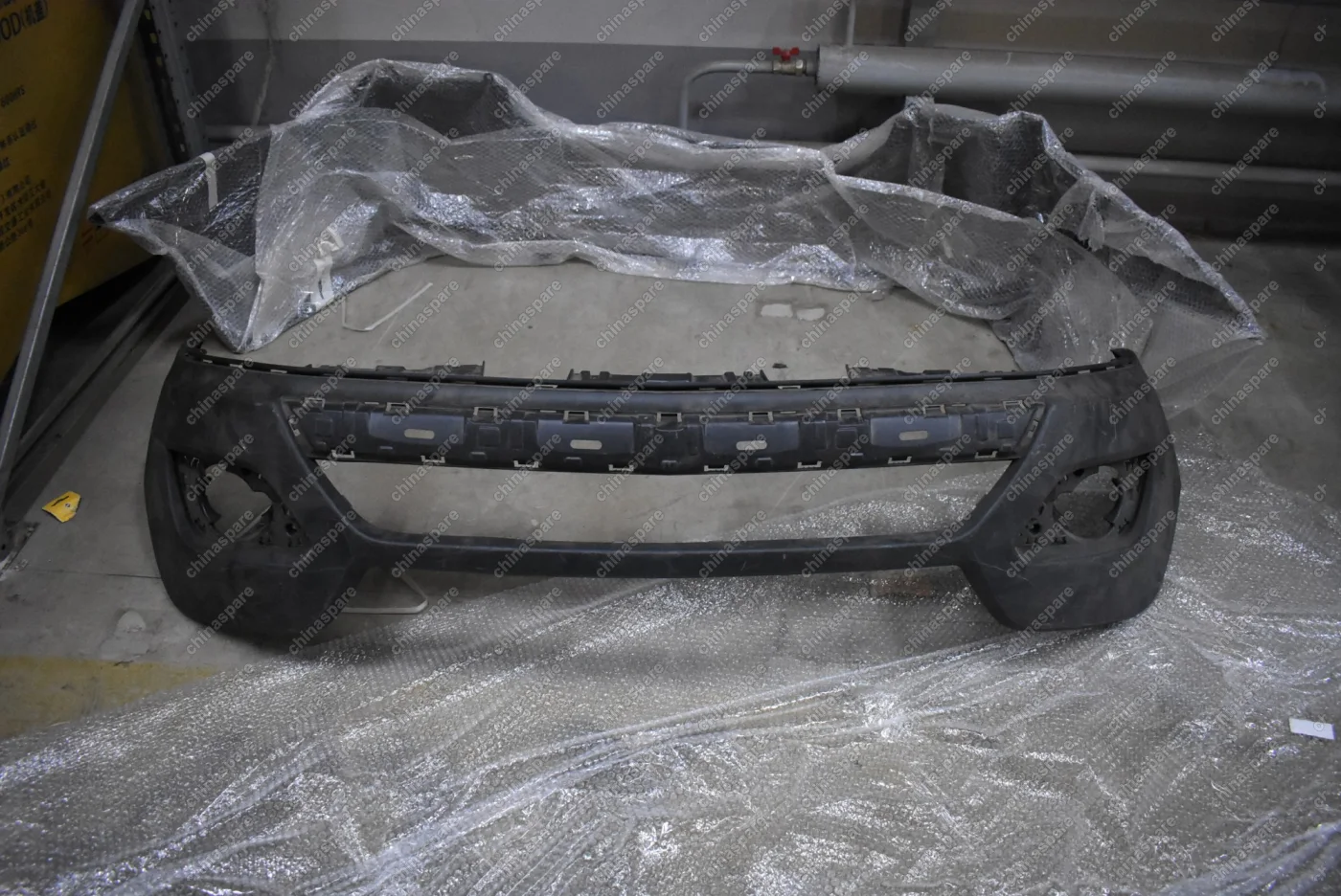 Бампер передний (нижняя часть, без отверстия под датчик) Opel Mokka 2012- (Уценка)