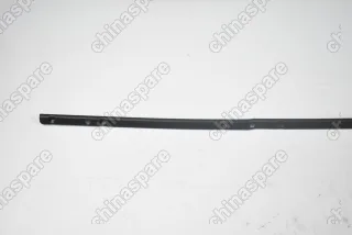 Накладка крепежная лобового стекла левая Volkswagen Golf Plus