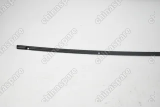 Накладка крепежная лобового стекла левая Volkswagen Tiguan 2008-