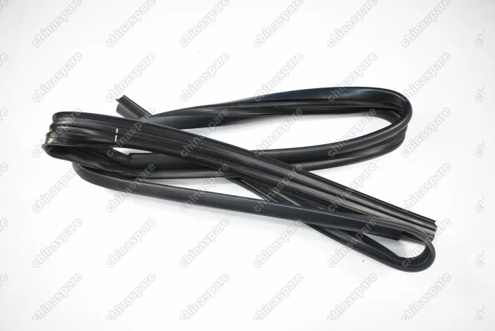 Уплотнитель стекла двери Ford Ranger 2006-