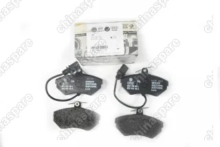 Колодки тормозные передние (с датчиками) Audi A4 (B6) / Volkswagen Passat V 97-08