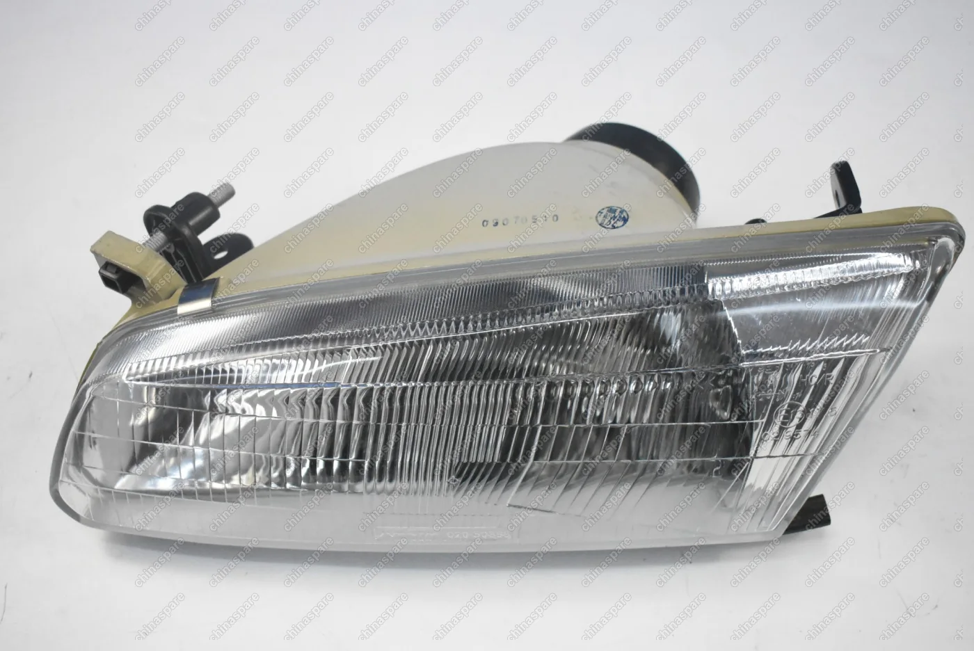 Фара головного света левая (без корректора) Toyota Camry 96-