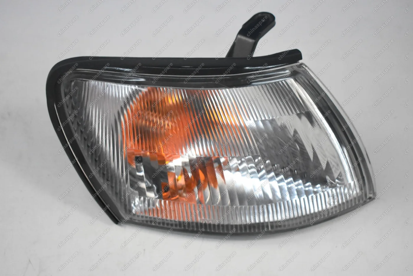 Корпус указателя поворота правый (белый) Toyota Carina E 95-97