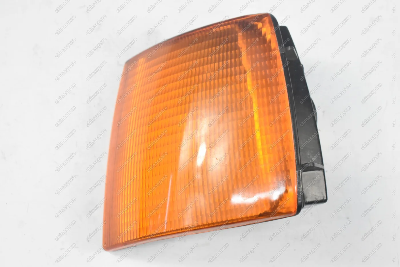 Корпус указателя поворота левого (желтый) Volkswagen Passat B3 88-93