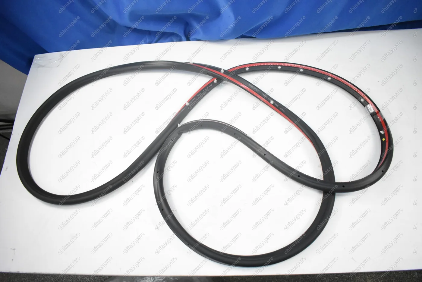 Уплотнитель передней левой двери Ford Focus III 2011-2019