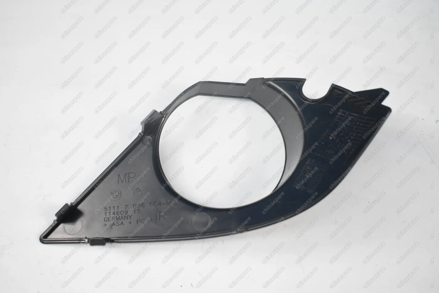 Накладка противотуманной фары правой BMW 5 E60/E61 2003-