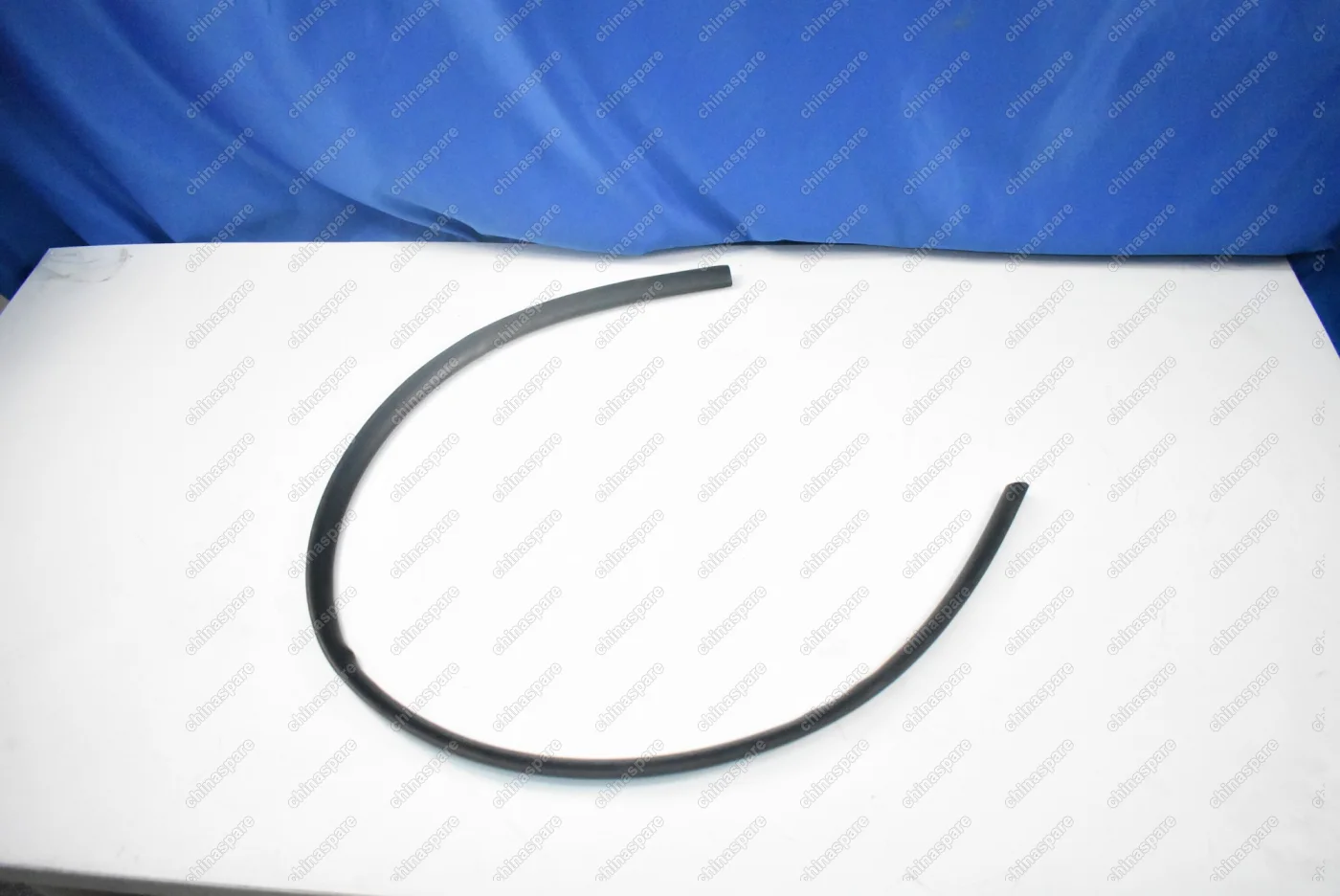 Уплотнитель стекла лобового верхний Mercedes C-Class W203 2000-