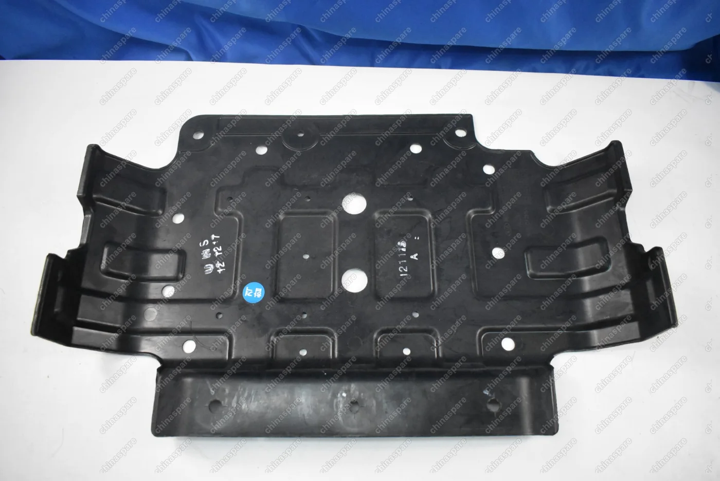 Пыльник двигателя центральный Kia Mohave (2009>)