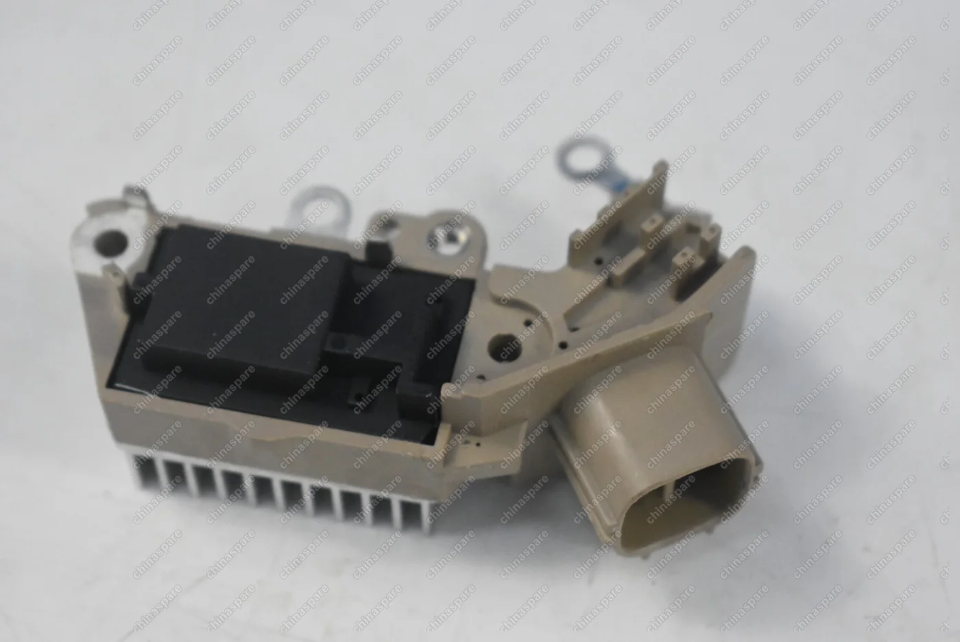 Реле-регулятор напряжения генератора Toyota Avensis II, RAV4 II, Previa II