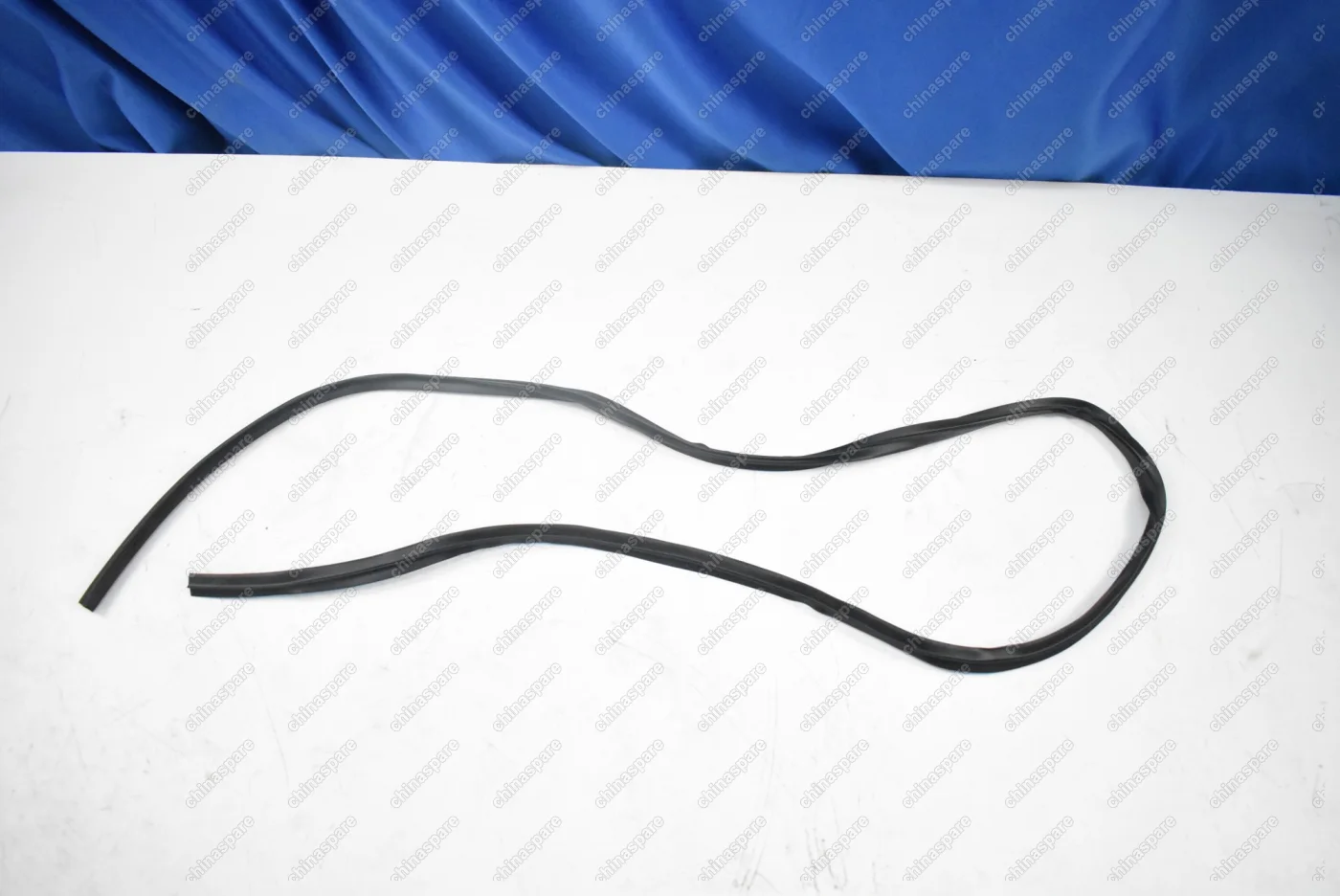 Уплотнитель лобового стекла (молдинг) верхний Zotye T600