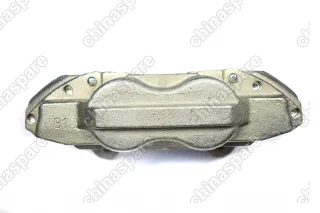 Суппорт тормозной передний правый Toyota Hilux / Fortuner 15