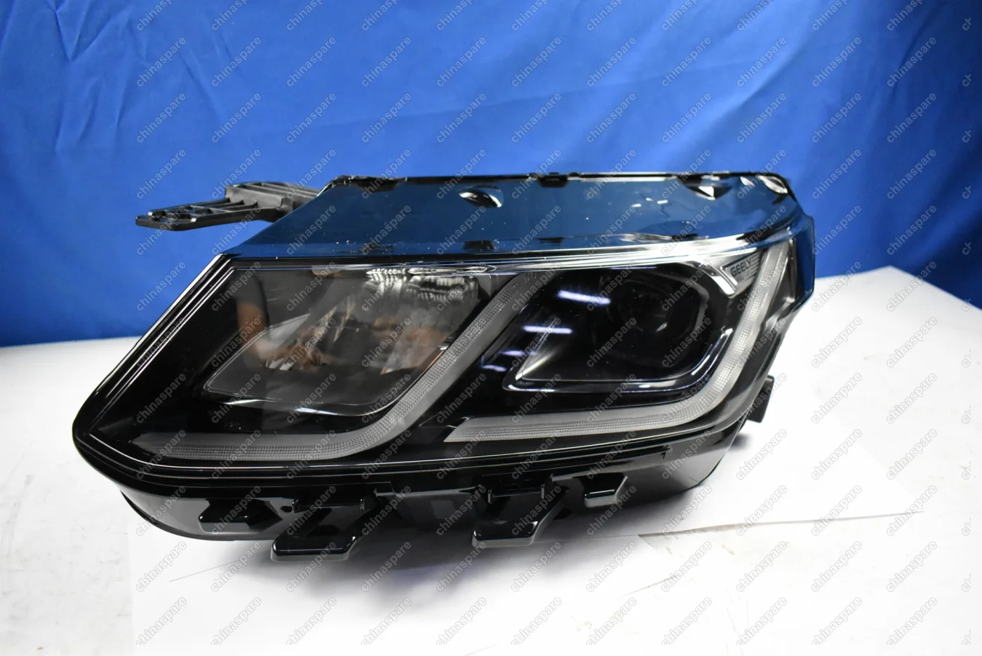 Фара головного света левая Geely Coolray