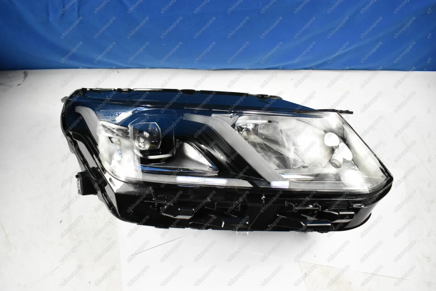 Фара головного света правая Geely Coolray