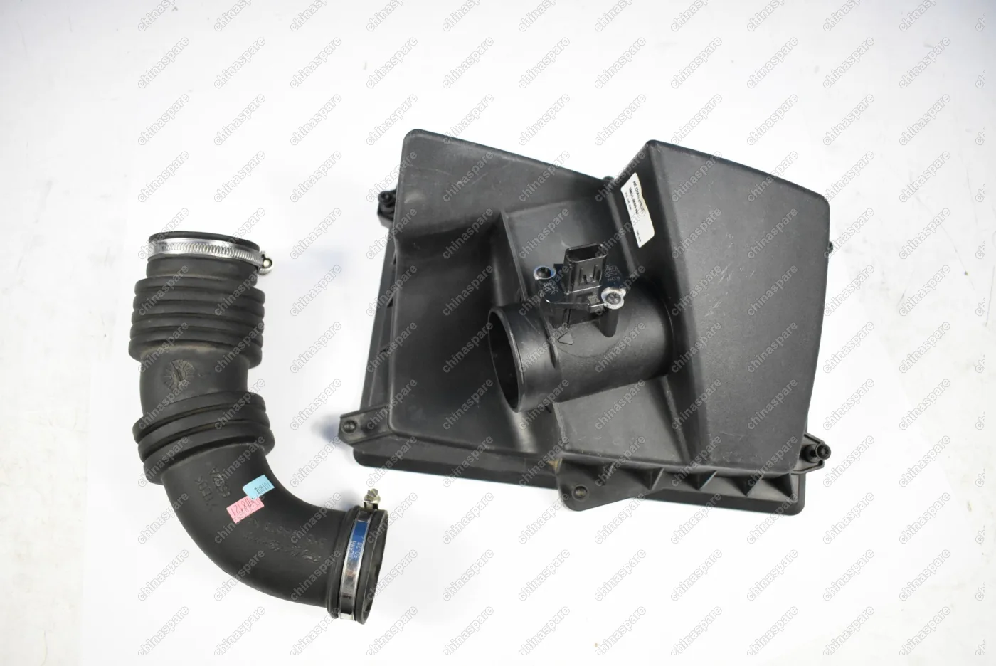 Крышка корпуса воздушного фильтра (с патрубком) Ford Focus II 1,6 Duratec 05-07