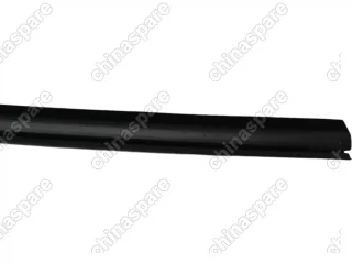 Накладка стекла переднего правого Ford C-Max 2003-2010