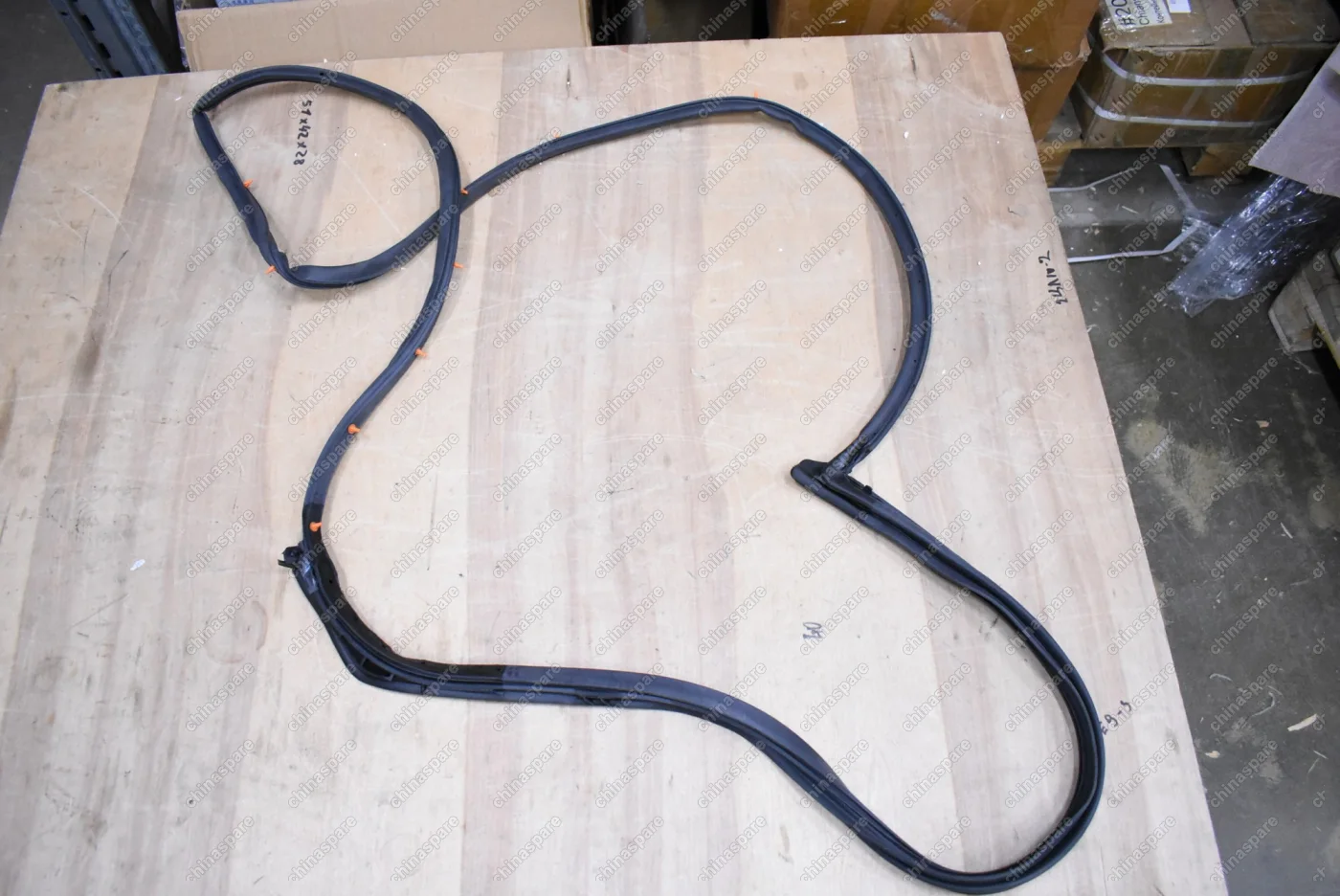 Уплотнитель двери передней правой Toyota Avensis II 2003-2008