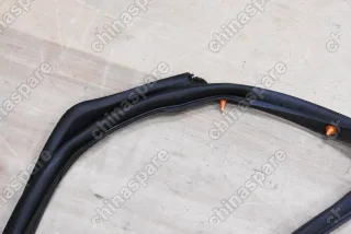 Уплотнитель двери передней левой Toyota Avensis II 2003-2008