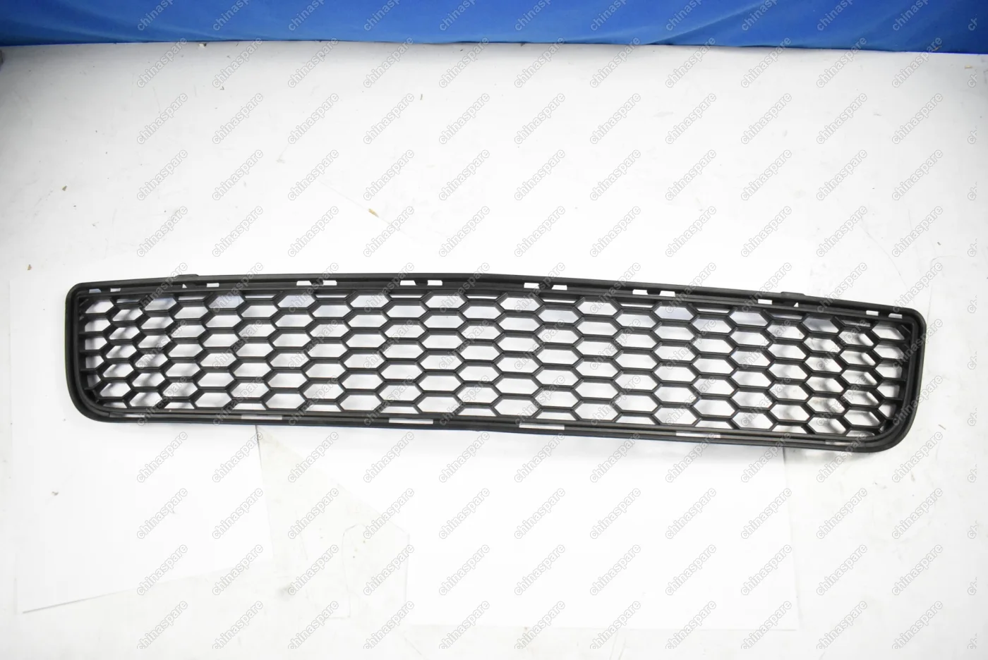 Решетка в бампер центральная Chevrolet Cruze 2009-2016