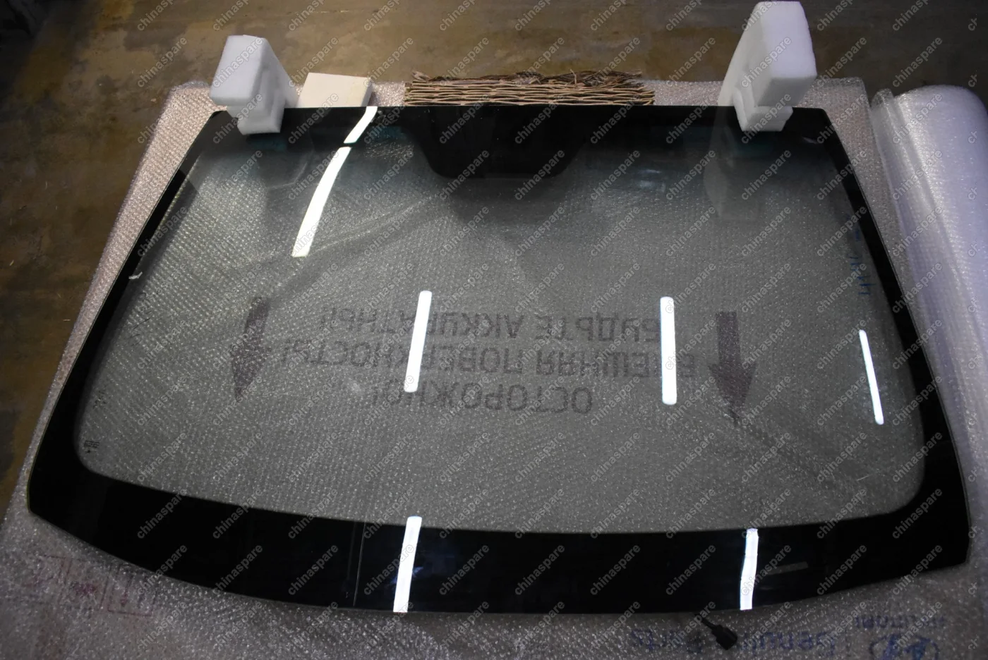 Стекло лобовое (зеленое, синяя с/з полоса, обогрев, датчик дождя) Hyundai i40 (уценка)