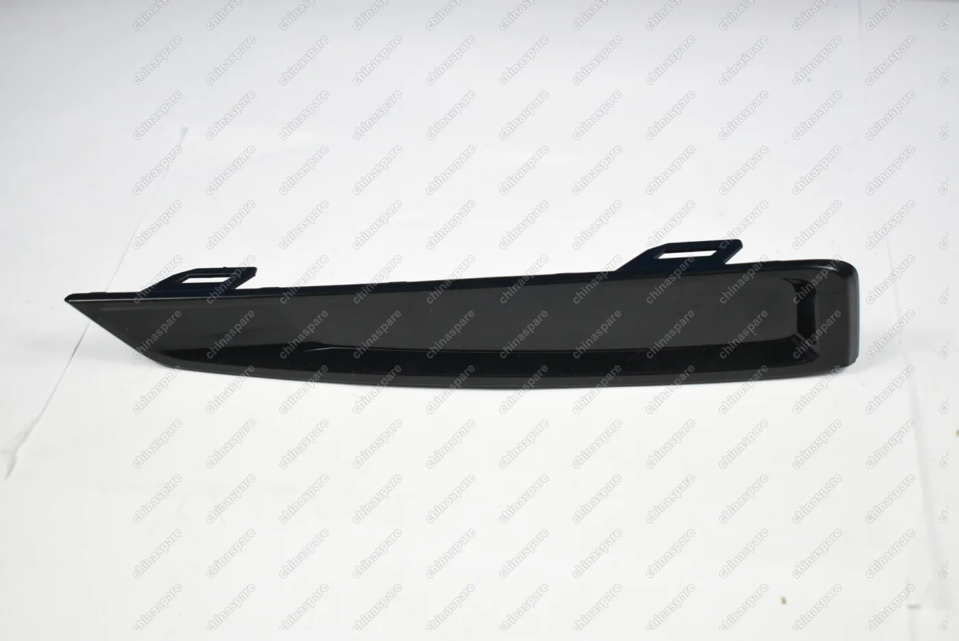 Вставка бампера правая Geely Atlas PRO