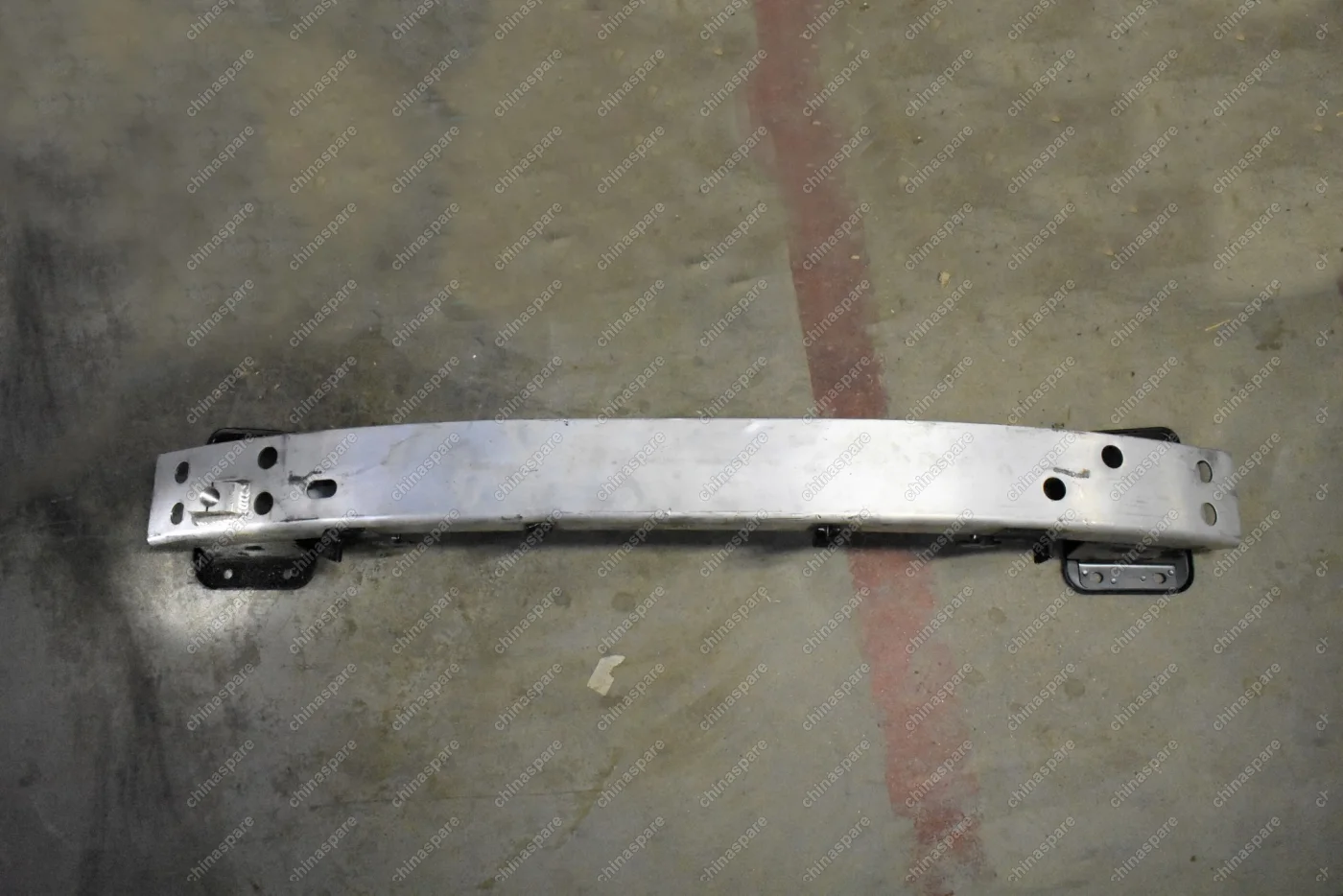 Усилитель переднего бампера Luxgen 7