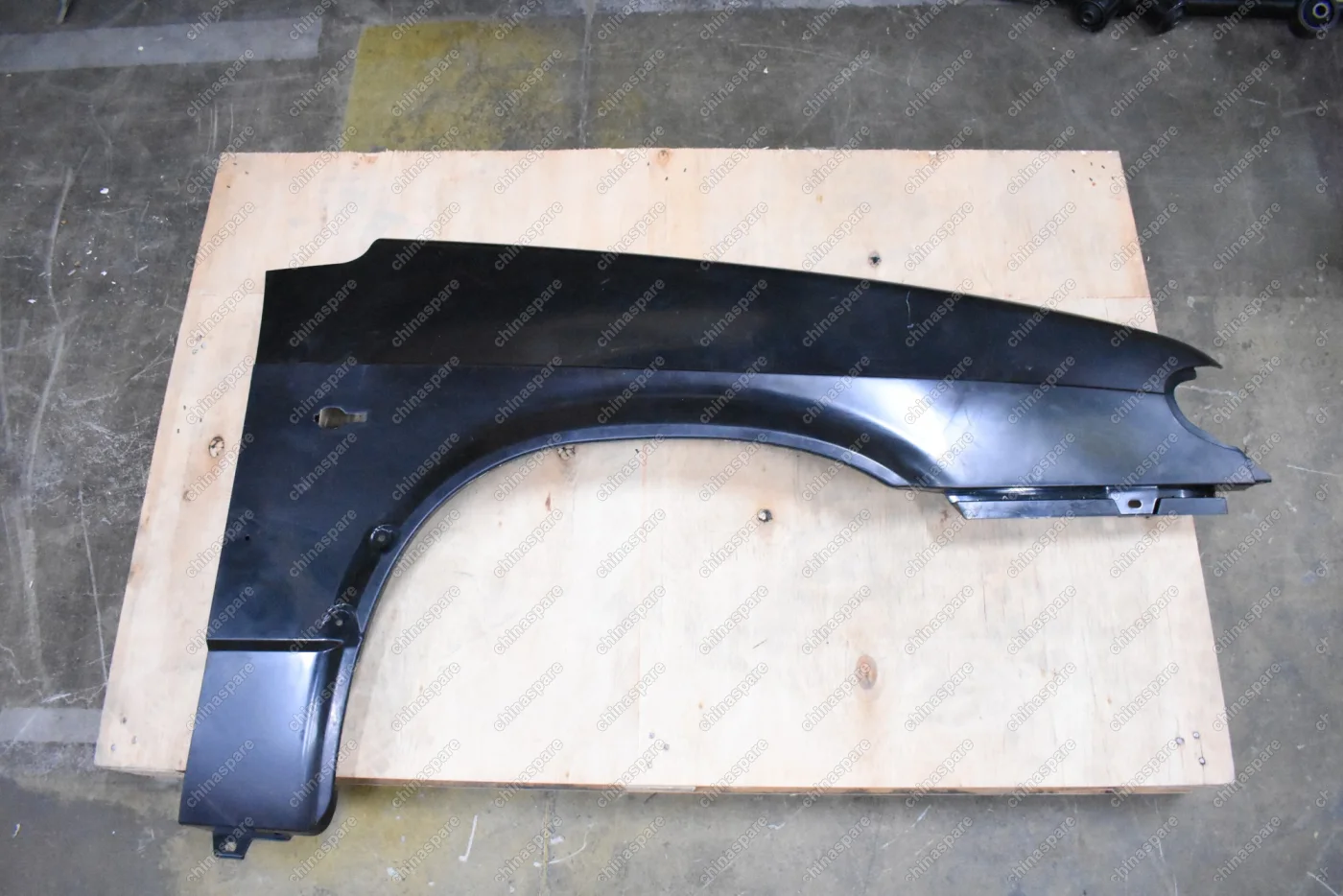 Крыло переднее правое (пластик) ВАЗ Лада 2113-2115 (уценка)