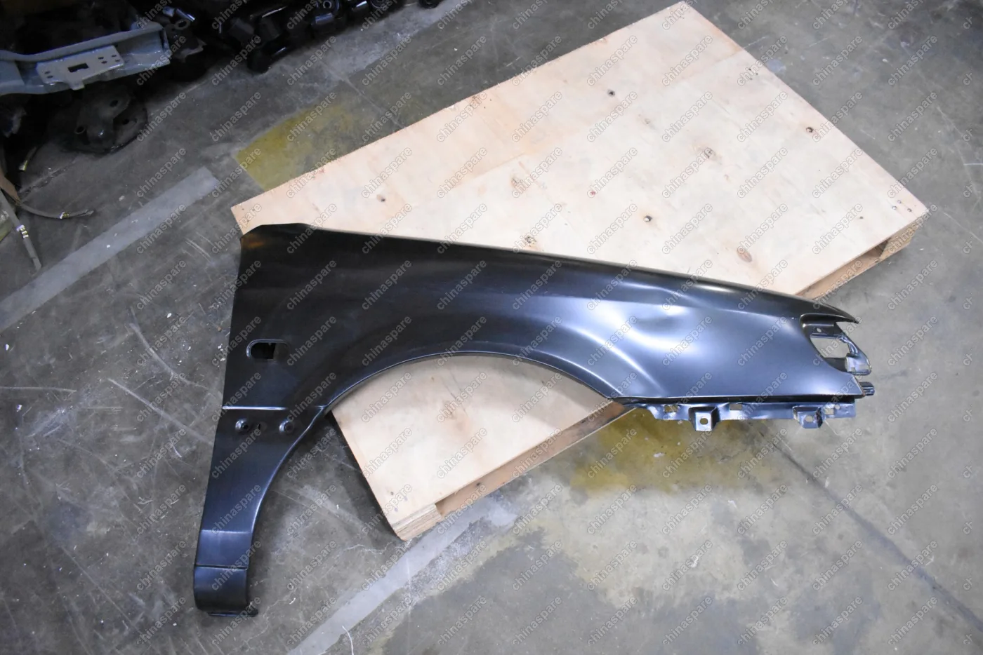 Крыло переднее правое Volkswagen Passat B4 93-96 (уценка)