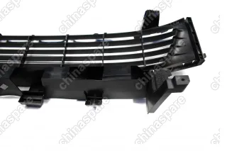 Решетка бампера переднего нижняя Renault Logan 2014