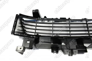 Решетка бампера переднего нижняя Renault Logan 2014
