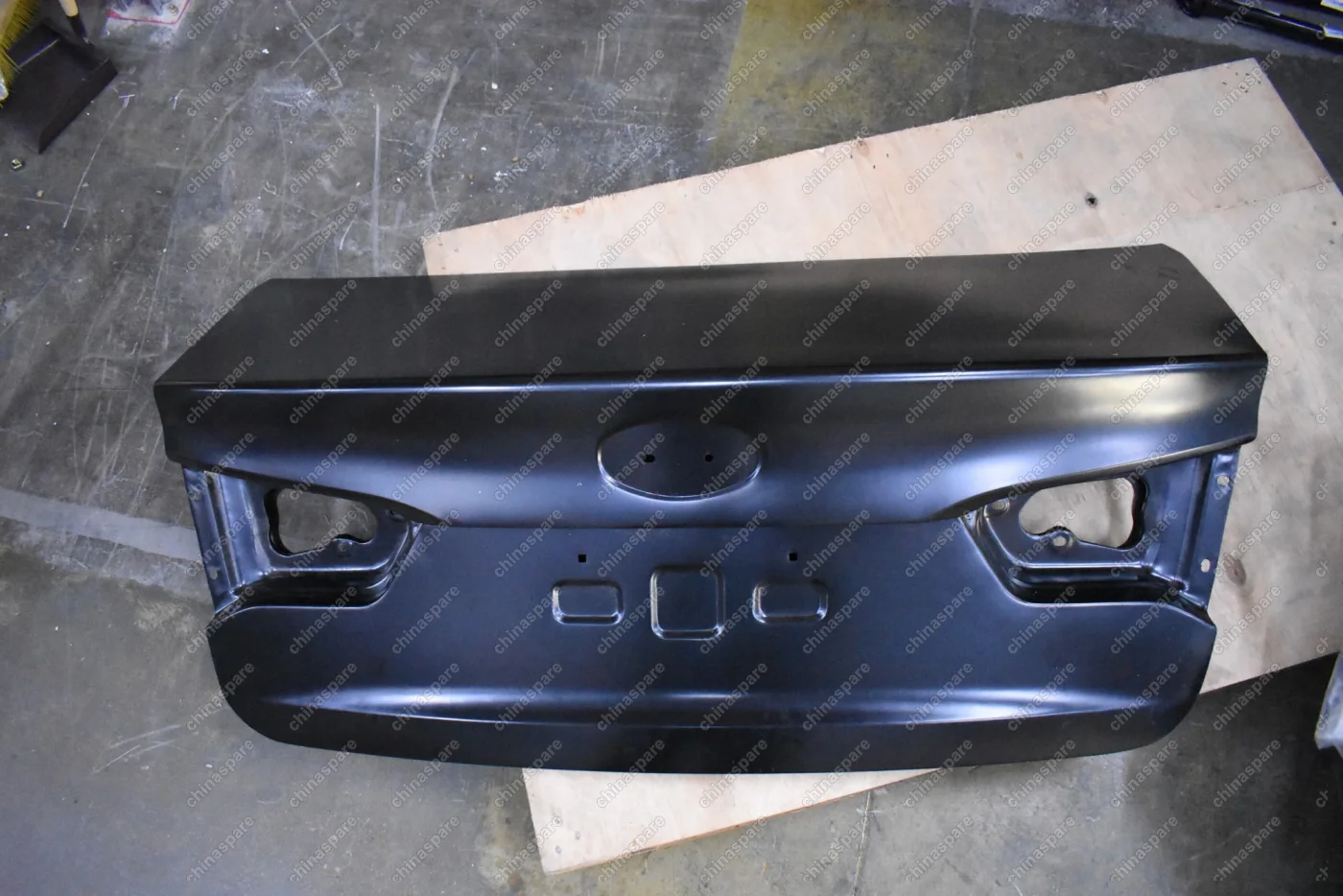 Крышка багажника (без отверстия под личинку) Kia Rio 2011- (уценка)