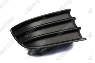 Заглушка в отверстие противотуманной фары правой Toyota Land Cruiser Prado 120