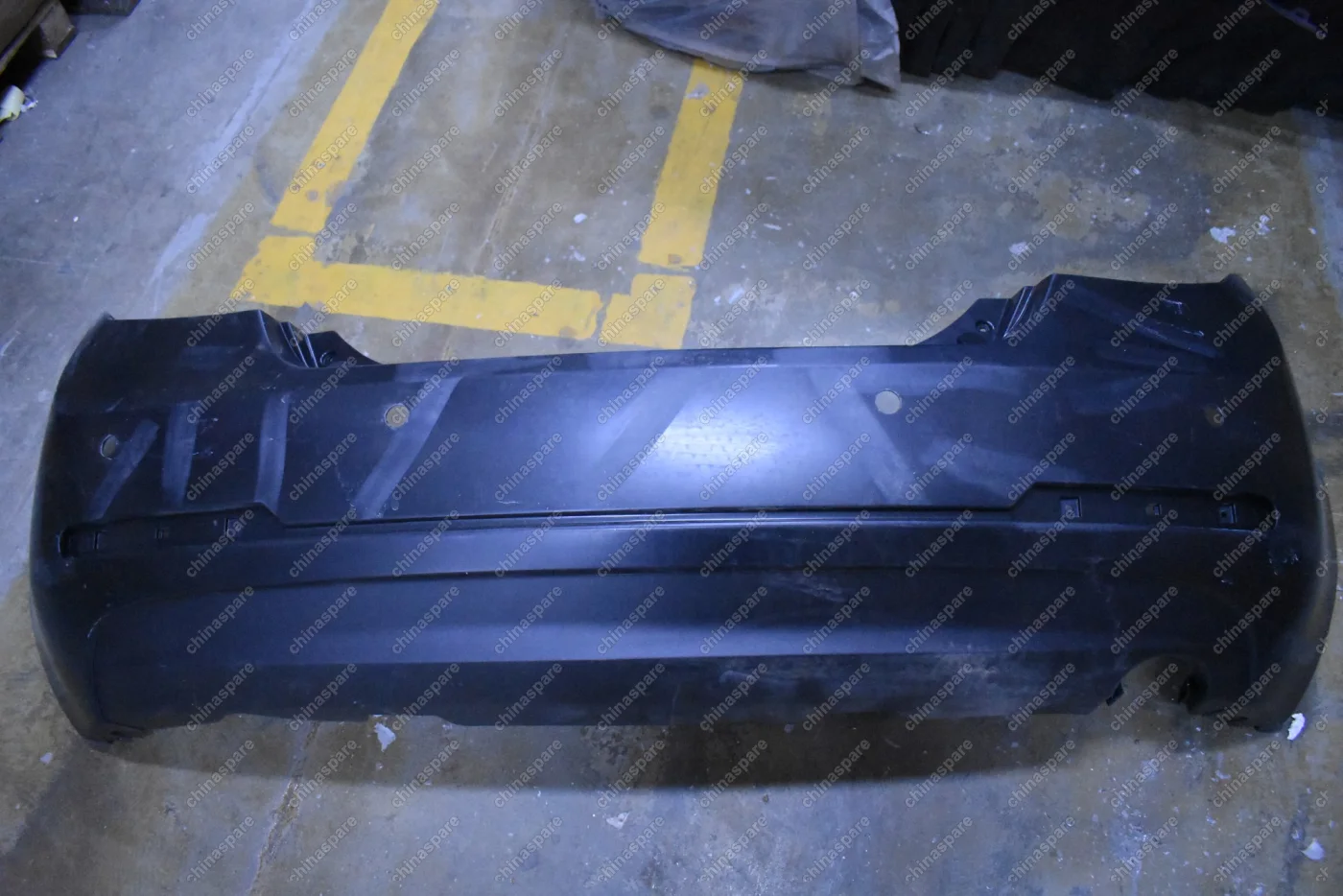 Бампер задний (с отверстиями под парктроник) Geely Emgrand EC7 (хэтчбек)