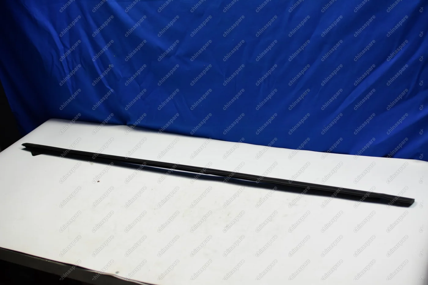 Накладка стекла переднего левого наружная Ford Fiesta 2008-2019