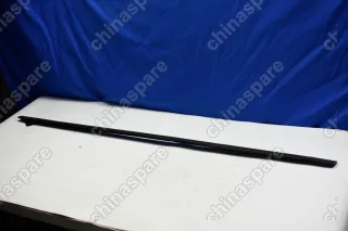 Накладка стекла переднего левого наружная Ford Fiesta 2008-2019