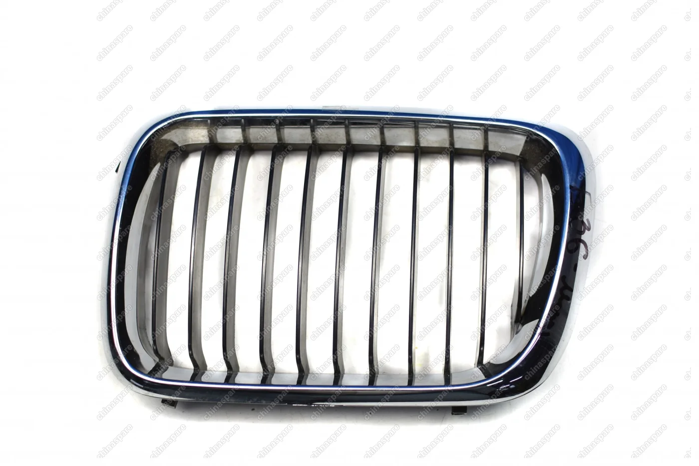 Решётка радиатора левая (хром) BMW 3 E36