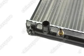 Радиатор охлаждения Suzuki Grand Vitara 2,0/2,4 05-