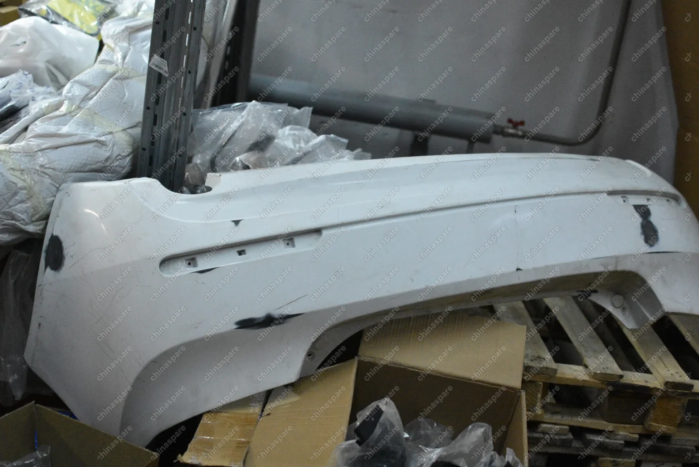 Бампер задний Geely Emgrand EC7 Hatchback (1068003031 уценка)