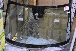 Стекло лобовое Volvo XC60 рестайлинг 5D SUV 2013-2017 (датчик дождя и света)