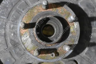 Кулак поворотный задний левый (со ступицей и пыльником) Opel Insignia 4WD