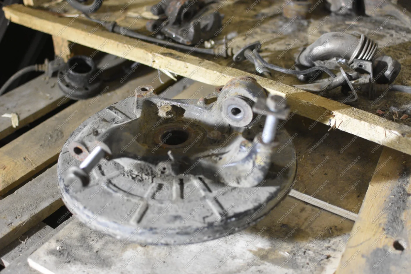 Кулак поворотный задний правый со ступицей и пыльником Opel Insignia 4WD